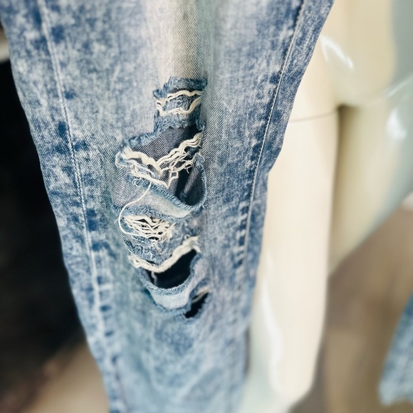 BlankNYC Acid Wash Jeans - Picture 6 of 8